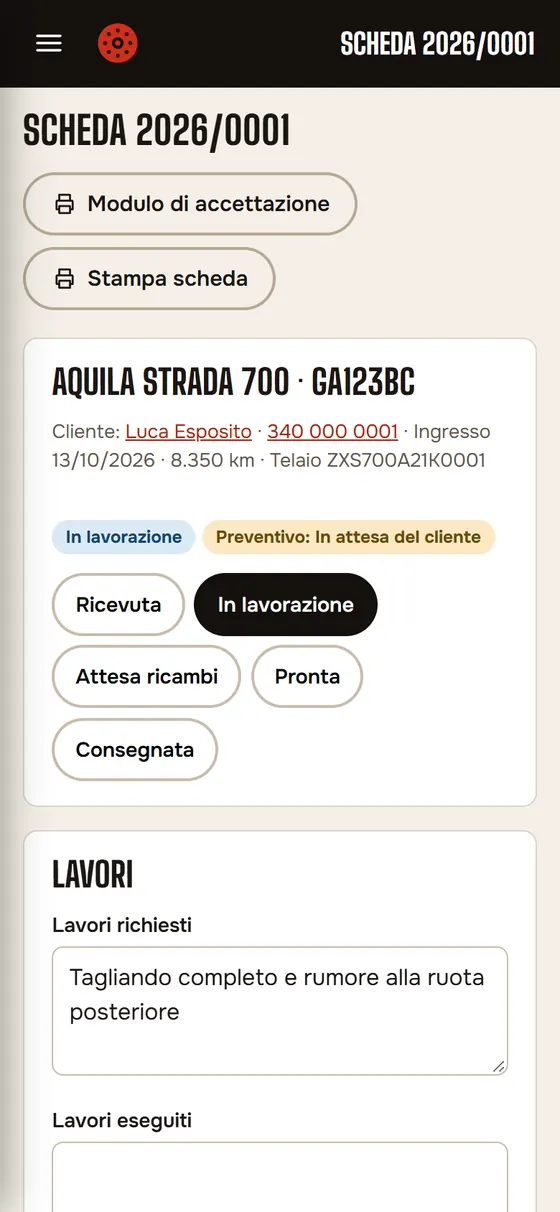 Una scheda lavoro dell'officina vista dal telefono